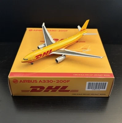 Modelo de avión a escala diecast JC Wings 1:400 DHL Airbus A330-200F D-ALMA LH4124 Foto 1 de 4