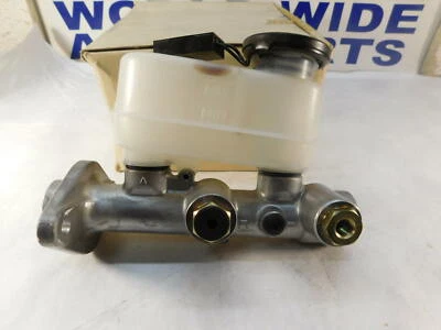 Cilindro maestro de freno para NISSAN Máxima Station Wagon ref. 46010-W3000 1981-84 Foto 1 de 4