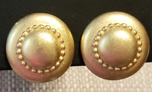Vintage Monet Matte Gold-tone Clip-On Earrings Round 7/8" Domed Ridged gc75 - Picture 1 of 5