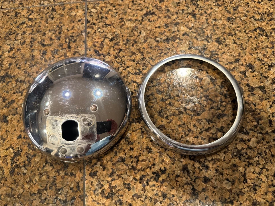 Luz antiniebla cromada envolvente Mercedes-Benz W108 300SEL 4.5 6.3 Bosch Foto 1 de 4