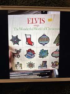 Elvis Sing Wonderful World of Christmas LP Album 1975 Reissue RCA ANLI-1936 - Picture 1 of 1