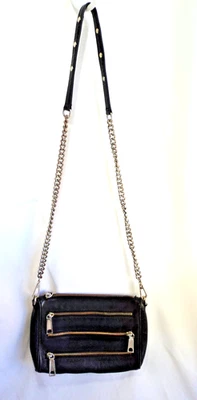 Bolso de hombro Rebecca Minkoff de cuero negro cadena dorada y correa de cuero y cremalleras Foto 1 de 4