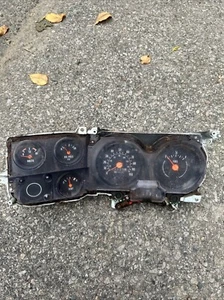 1981-87 CHEVROLET K10 K20 C10 C20 SUBURBAN K5 BLAZER SPEEDOMETER - Picture 1 of 11
