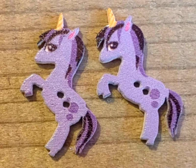2 botones morados con forma de unicornio costura artesanía madera 1 1/8"  Foto 1 de 2