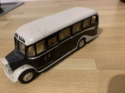 CORGI Classics Bedford OB Duple Vista Coach Warburtons of Bury 1:50 - Image 1 of 4