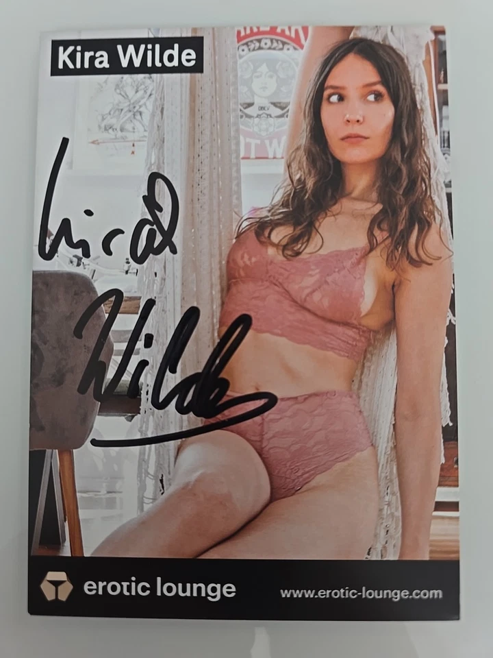 KIRA WILDE AUTOGRAMM SIGNIERT AUTOGRAPH SIGNED Autogrammkarte Erotik MODEL - Bild 1 von 1