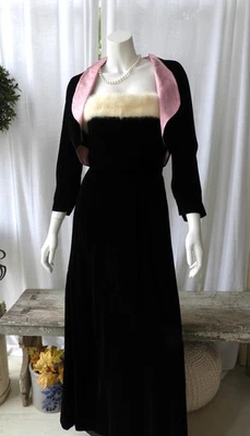 Vestido formal de terciopelo negro de los años 50 con ribete de visón blanco con solapas rosa bolero talla XS Foto 1 de 4