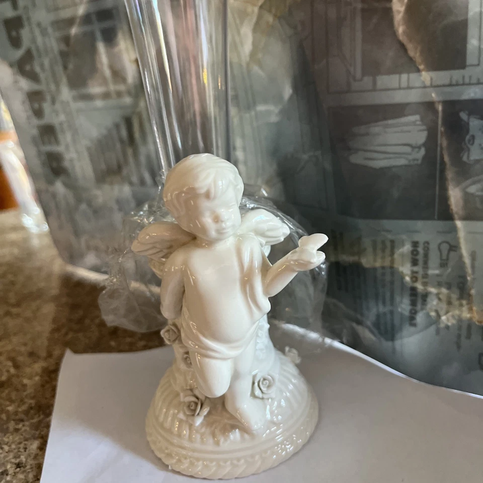 Par de jarrones querubines Avon 2002 - de inspiración vintage con diseño de rosa  Foto 1 de 4