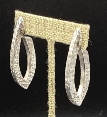 SSD, SIMON SEBBAG-Pendientes de poste de aro de borde cuadrado de electroforma martillada de plata esterlina Foto 1 de 4