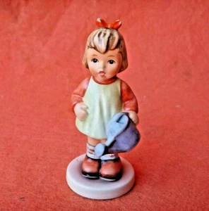 Figura de porcelana Goebel Hummel "Nature's Gift / Musts Still Gieder" 729 TMK 7 - Imagen 1 de 5