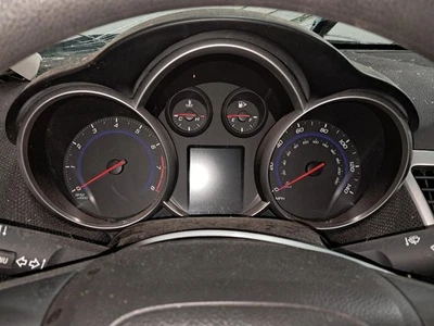 Medidor de velocímetro usado serve: 2016 Chevrolet Cruze MPH US mercado gasolina com preto - Imagem 1 de 4