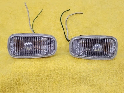 2004 2005 2006 Scion XB / XA Front Fender Side Marker Light SET- OEM - Image 1 of 4