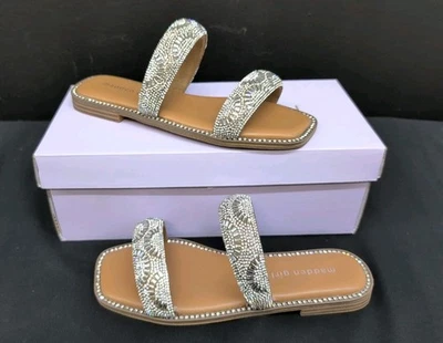 Sandalia plana Madden Girl parcialmente estrás para mujer talla US 6 plateada Foto 1 de 4