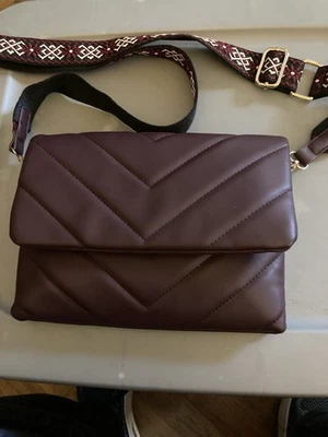 Cartera Bandolera Urban Expressions Color Sangre de Buey Foto 1 de 3