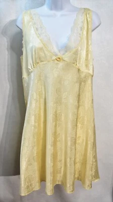 Camisón delicado talla grande amarillo floral Foto 1 de 4