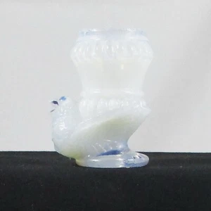 DEGENHART BIRD WHITE OPALESCENT GLASS TOOTHPICK OR CANDLE HOLDER - Picture 1 of 5