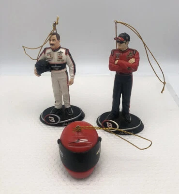 Lote de adornos Nascar (Dale Earnhardt And Jr / casco rojo) Foto 1 de 4