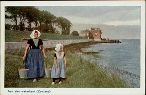 Traje de vida tradicional holandés Aan den waterkant Zelanda cubos de agua postal - Imagen 1 de 2