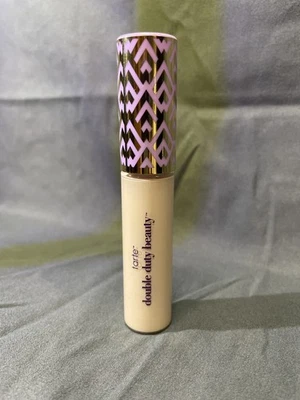 Corrector ultra cremoso con cinta en forma de tarta - 12S justo, tamaño completo 0,33 oz Foto 1 de 3