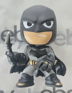 Funko Mystery Mini DC Super Heroes Batman Loose - Picture 1 of 3