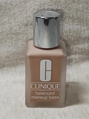 Clinique Balanced Makeup Base Natural Glow 07/1 oz NWOB {{FREE SHIPPING}} - Image 1 of 3