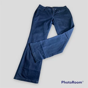 Ann Taylor Size 32 Petites Dark Wash Bootcut Jeans - Picture 1 of 8