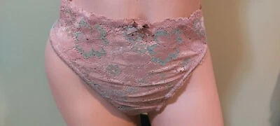 VS NUEVO CUERPO XL DE VICTORIA Tanga Panty Suave y Encaje Foto 1 de 4
