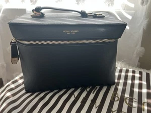 Henri Bendel Leather Train Case Black/gold - Picture 1 of 7