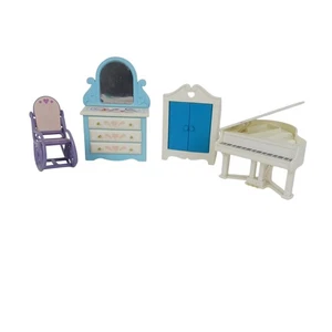 Fisher-Price Muebles Casa de Muñecas Hong Kong Piano Cómoda Mecedora Lote Años 70 - Imagen 1 de 13