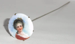 Antiguo alfiler ~ Dama victoriana de porcelana pintada ~ Ajuste tono dorado - Imagen 1 de 4