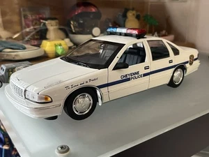 UT Models 1:18 1996 Chevy Caprice 9C1 Cheyenne Wyoming Police WHITE Diecast rare - Picture 1 of 19