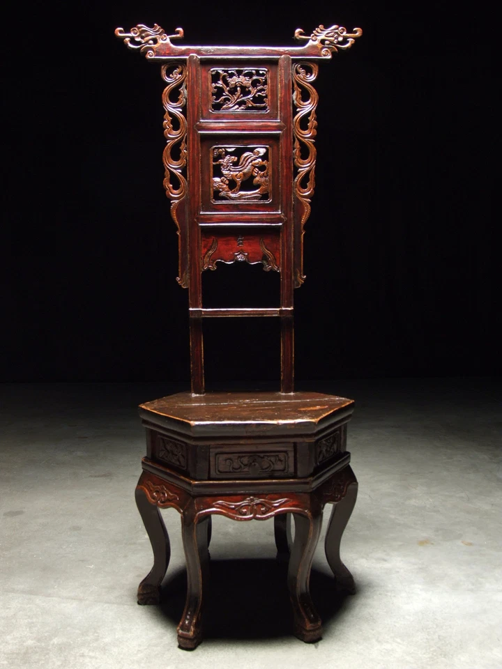 Perchero antiguo de dragón tallado con soporte de lavado del siglo XVII Foto 1 de 4