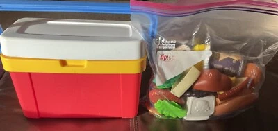 ВИНТАЖНАЯ ИГРУШКА 1995 КРАСНАЯ КОРОБКА - ПЛАСТИКОВЫЙ кулер типа иглу с ИГРУШЕЧНЫМИ ПРОДУКТАМИ ПИТАНИЯ - Изображение 1 из 4