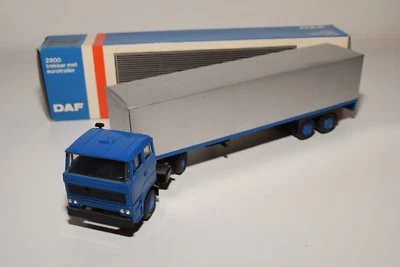 ± LION CAR DAF 2800 TRUCK WITH TRAILER BLUE SILVER GREY NEAR MINT BOXED - Image 1 of 4