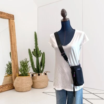 Bolso Bandolera Aimee Kestenberg On Top Of The World Botella de Agua Negro Ombre Foto 1 de 4