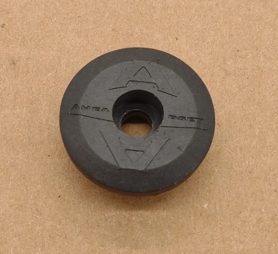 Nuevo Antiguo Stock Bicicleta Auriculares Sin Roscas Negro Tapa Superior Tamaño 1 1/8 in Ciclismo Nuevo de Lote Antiguo Foto 1 de 3