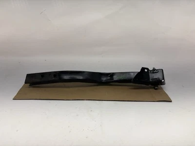 Ford Escape 2013-2019 y Lincoln MKC refuerzo de soporte de radiador delantero derecho Foto 1 de 4