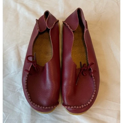 Zapatos Andiamo de cuero para dama talla 40, color granate, cosidos, suela de goma con nudos Foto 1 de 4
