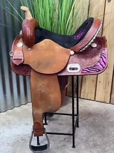 ๐ต 15" CIRCLE Y The Proven Western Barrel Racing Saddle ~ HOT PINK TRIM ๐ต - Picture 1 of 12