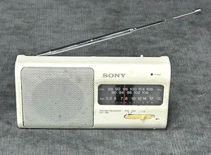 Vintage SONY Portable Radio ICF-380 AM / FM Receiver, White, 2 X AA, VGC! - Bild 1 von 3