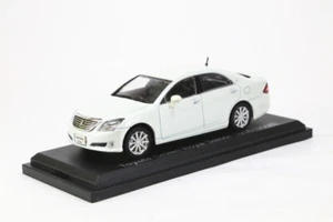 Toyota Crown Royal Saloon (2008) Miniaturauto Maßstab 1:43 kostenloser Versand Japan - Bild 1 von 10