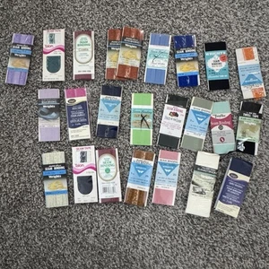 Lotto 24 rilegature vintage per cuciture la maggior parte nuove e mai aperte più colori - Foto 1 di 5