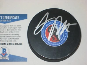 LUC ROBITAILLE (L.A. Kings) Signed HALL OF FAME Puck w/ Beckett COA (BAS) - Picture 1 of 1