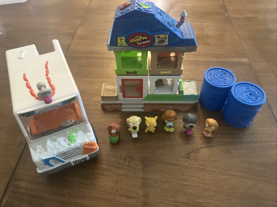 The Ugglys Pet Shop! Dirty Dog Wash Van And Apartment + 6 Ugly Pets - Image 1 of 4