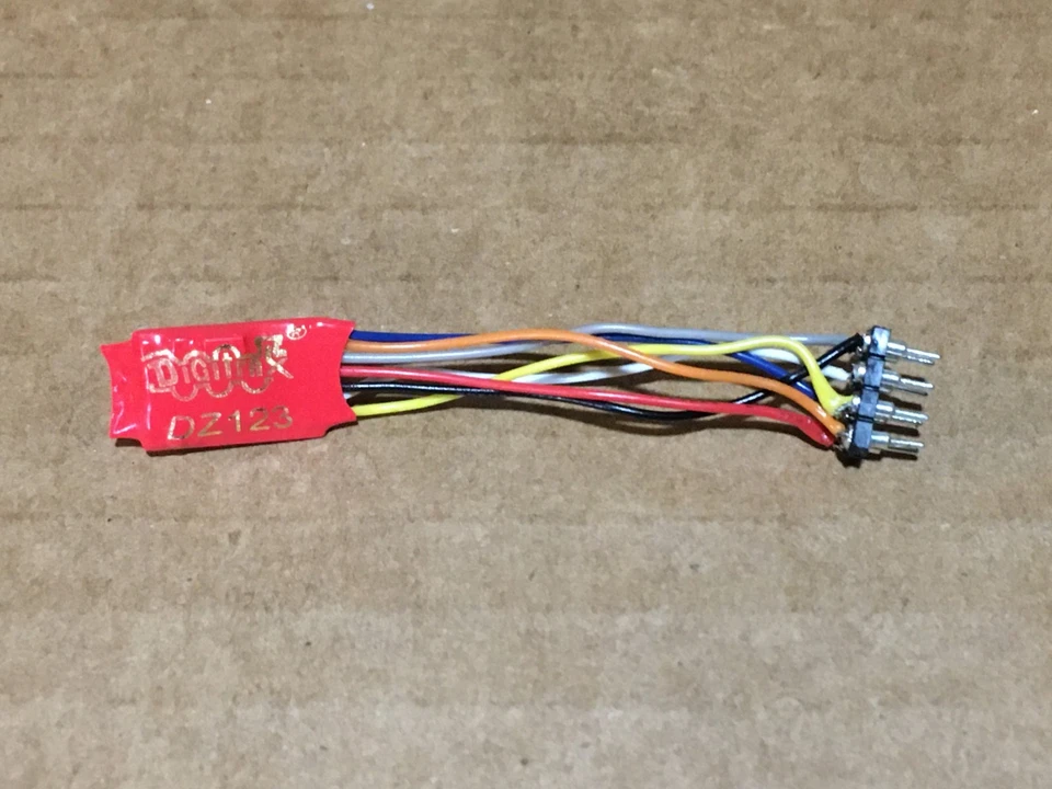 Digitrax Z/N/HO Scale 1 Amp Economy Mobile Decoder 8 pin Short Harness DZ123PS - Image 1 of 1