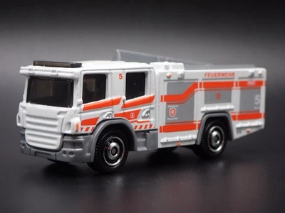 2016-2025 Scania P 360 FIRE TRUCK 1:64 MB Scala Collectiblediecast Modello Auto - Immagine 1 di 4