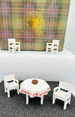 King & Country LAH102 WWII Leibstandarte Series/Berghof Table and Chairs *Boxed* - Image 1 of 4