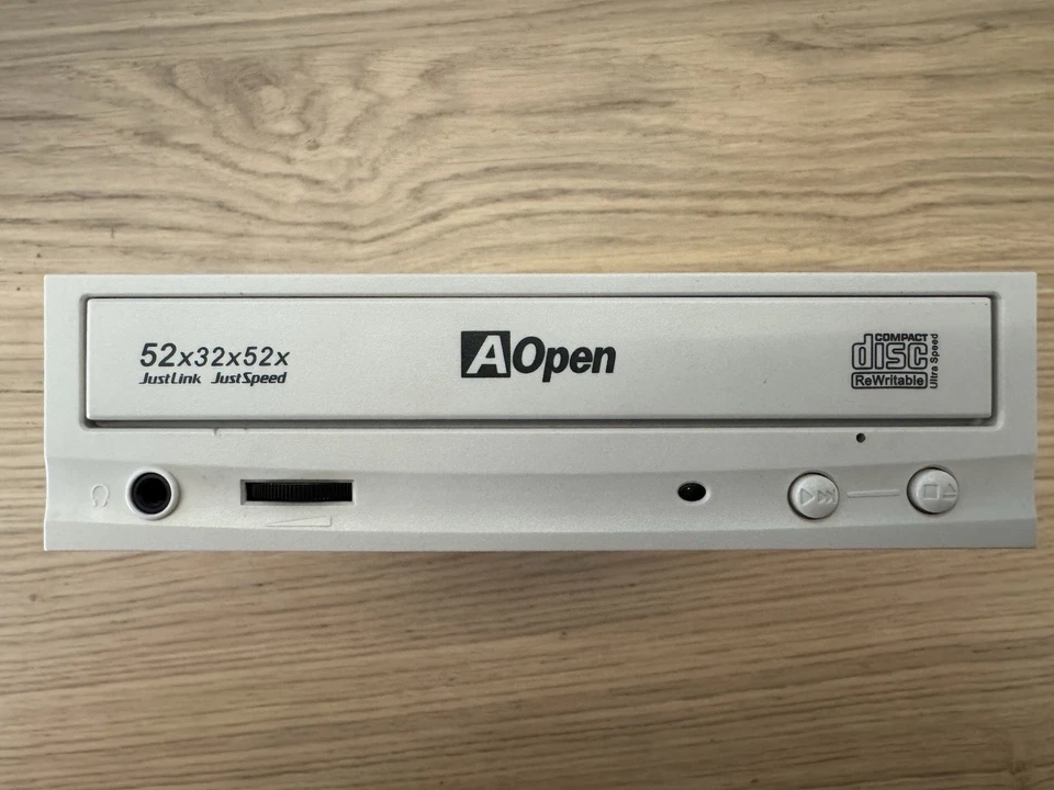 AOPEN CRW5232/ARR * 5,25 CD-R + CD-RW Drive IDE 32x Re-write CD-ROM - Image 1 of 3