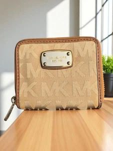 Michael Kors Square Beige Wallet Card Holder Gold Tone Logo Bifold Zip Closure - Picture 1 of 4
