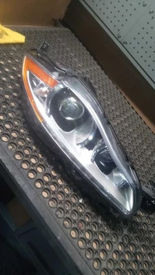 Passenger Headlight Xenon HID Without Adaptive Headlamps Fits 10-15 XJ 573063 - Image 1 of 4